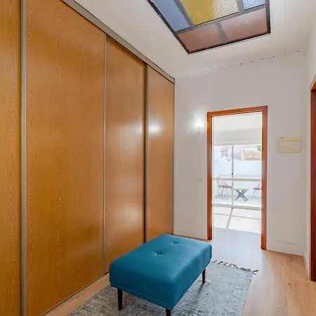 Oasis House 세투발