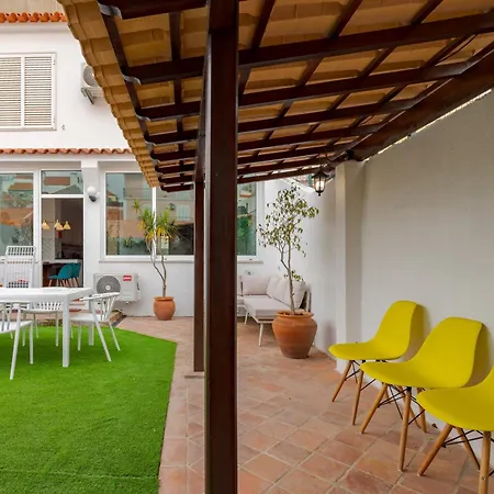 Oasis House 펜션 세투발