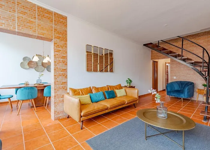 Oasis House 塞图巴尔