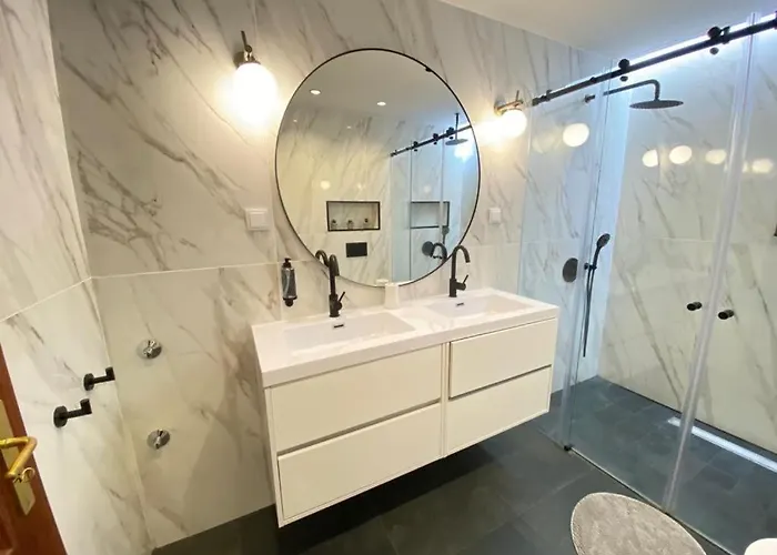 Oasis House * 塞图巴尔