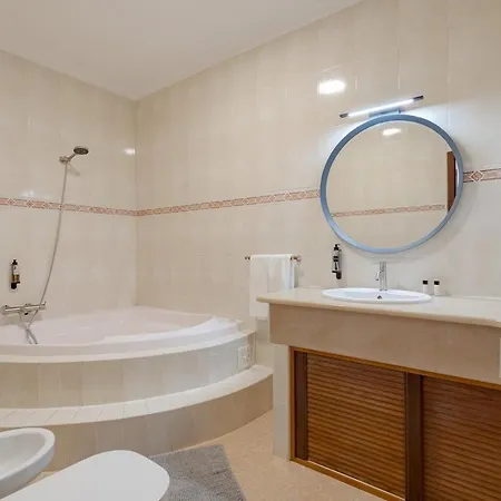 Oasis House 펜션 세투발